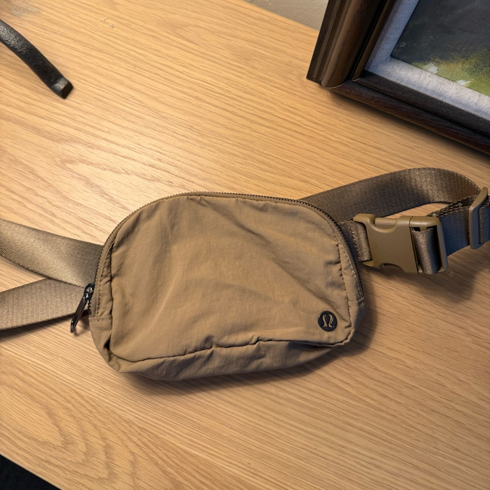 Lululemon Athletica Everywhere Belt Bag 1L